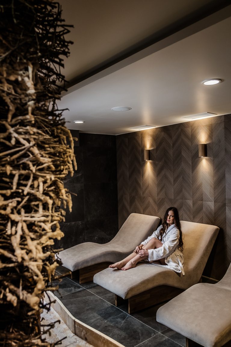 Kobieta w saunie w Krynicy Zdrój w hotelu Willa Tatrzańska