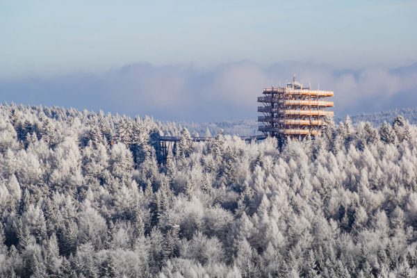 Zimowy krajobraz wieży Słotwiny Arena